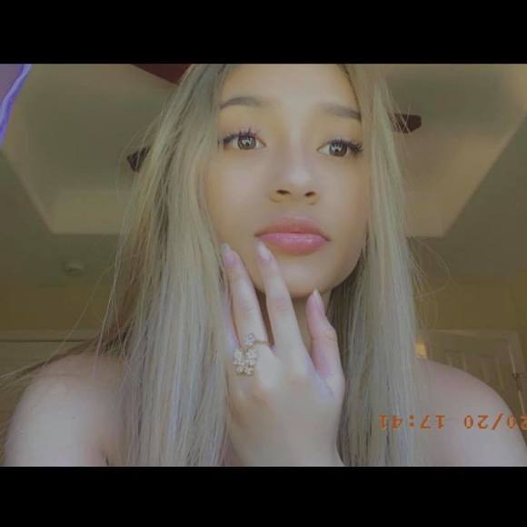 Meet your Posher, Erika - Picture 1 of 1